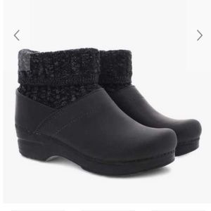 Dansko Chloe Black Oiled Pull Up Clogs